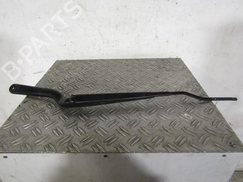 Used Front windshield wiper arm RENAULT TWINGO III (BCM_, BCA_) 1.0 SCe 70 (71 hp) 25108243