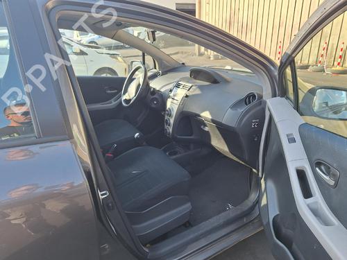 Brugte TOYOTA YARIS (_P9_) 1.4 D-4D (NLP90_, NLP90R) 4826900