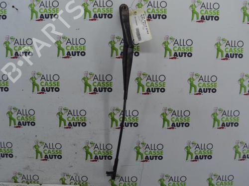 Used Front windshield wiper arm OPEL ASTRA H (A04) 1.7 CDTI (L48) (100 hp) 25097679