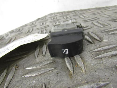 Used Right front window switch RENAULT SCÉNIC II (JM0/1_) 1.6 (JM0C, JM0J, JM1B) (113 hp) 25108386