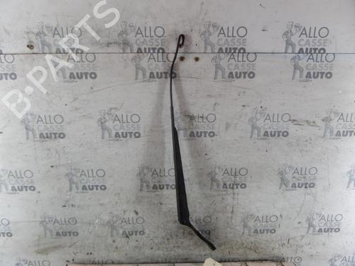 Used Front windshield wiper arm FORD FIESTA V (JH_, JD_) 1.6 TDCi (90 hp) 25086842