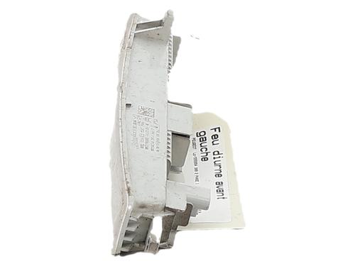 Used Left daytime light Left daytime light 39084222 39084222