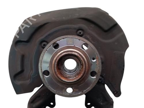 Venstre Styrespindel Lejehus VW POLO VI (AW1, BZ1, AE1) 1.0 MPi (80 hp) 32671337