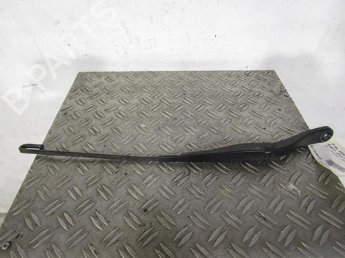Used Front windshield wiper arm DACIA SANDERO II 1.2 (75 hp) 25091761