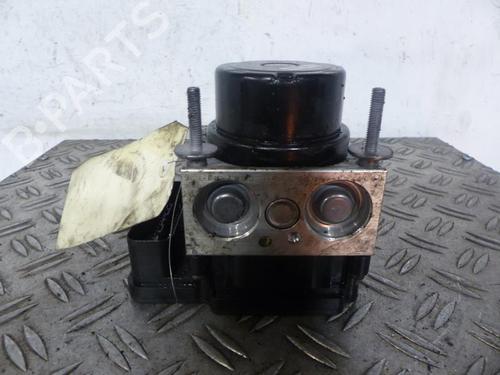Used ABS pump TOYOTA YARIS (_P13_) 1.4 D (NLP130_, NLP130) (90 hp) 25065472