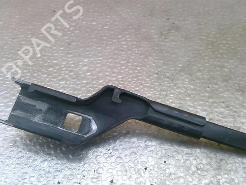 Used Front windshield wiper arm FIAT 500L (351_, 352_) 1.3 D Multijet (199LXY1A, 199LXY11) (84 hp) 25093252
