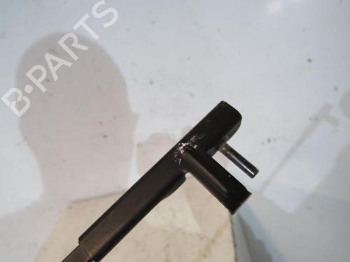 Used Front windshield wiper arm Front windshield wiper arm SKODA OCTAVIA II (1Z3) 1.9 TDI (105 hp) 25086061 25086061