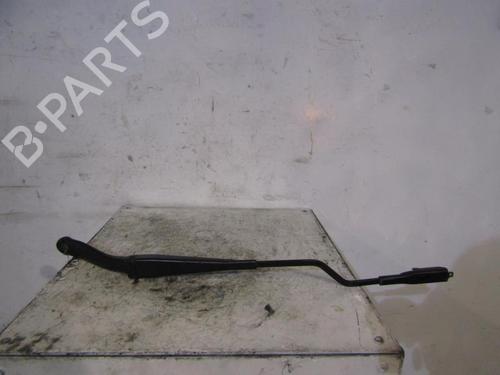 Used Front windshield wiper arm FIAT GRANDE PUNTO (199_) 1.3 D Multijet (75 hp) 25105945