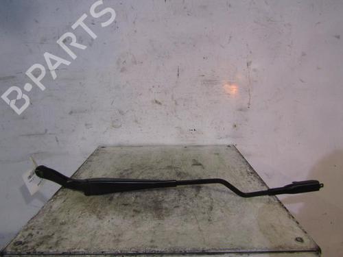Used Front windshield wiper arm FIAT GRANDE PUNTO (199_) 1.4 (199AXB11, 199AXB1A, 199BXB1A, 199AXL1A) (77 hp) 25090009