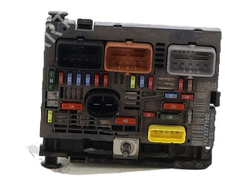 Used Fuse box Fuse box 39166374 39166374