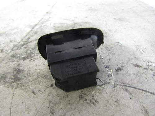 Interrupteur de vitre arrière gauche SEAT LEON (1M1) 1.9 TDI (110 hp) 25085081
