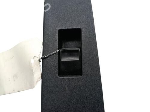 Used Right rear window switch Right rear window switch TOYOTA YARIS (_P13_) 1.3 (NSP130_, NSP130) (99 hp) 28521686 28521686