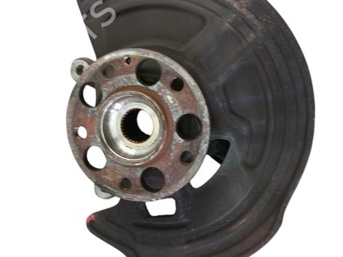 Used Left front steering knuckle Left front steering knuckle MERCEDES-BENZ A-CLASS (W176) A 180 CDI (176.000) (109 hp) 26654965 26654965