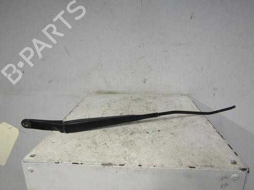 Used Front windshield wiper arm RENAULT LAGUNA III (BT0/1) 2.0 dCi (BT01, BT08, BT09, BT0E, BT0K, BT12, BT1C, BT1D,... (150 hp) 25068940