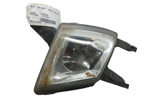 Used Right front fog light PEUGEOT 407 (6D_) 2.0 HDi 135 (6DRHRH, 6DRHRE, 6DRHRG, 6DRHRJ) (136 hp) 25088370