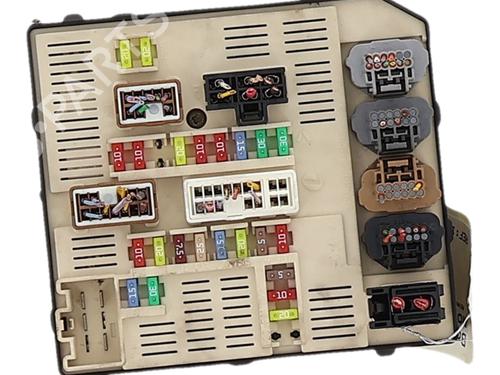Used Fuse box Fuse box RENAULT MEGANE III Coupe (DZ0/1_) 1.9 dCi (DZ0N, DZ0J, DZ1J, DZ1K) (131 hp) 39952766 39952766
