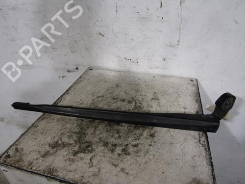 Used Front windshield wiper arm SEAT LEON (1P1) 1.9 TDI (105 hp) 25078605