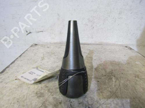 Used Gear lever TOYOTA YARIS (_P13_) 1.5 Hybrid (NHP130_, NHP130) (101 hp) 25106546
