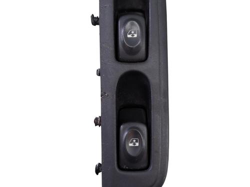Used Left front window switch Left front window switch RENAULT CLIO II (BB_, CB_) 1.4 (B/CB0C, B/CB0S) (75 hp) 27592582 27592582