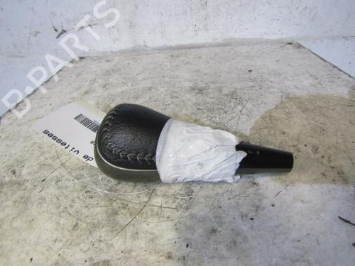 Used Gear lever TOYOTA YARIS (_P13_) 1.5 Hybrid (NHP130_, NHP130) (101 hp) 25079201