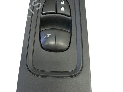 Used Left front window switch Left front window switch NISSAN MICRA V (K14) 1.0 IG-T 100 (101 hp) 32699686 32699686
