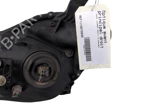Used Right headlight TOYOTA YARIS (_P13_) 1.4 D (NLP130_, NLP130) (90 hp) 31907556