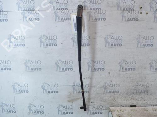 Used Front windshield wiper arm PEUGEOT 407 (6D_) 2.0 HDi 135 (6DRHRH, 6DRHRE, 6DRHRG, 6DRHRJ) (136 hp) 25086912