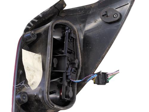 Used Left taillight Left taillight 32864360 32864360
