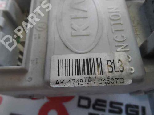 Fuse box KIA SORENTO I (JC) 2.5 CRDi 4WD | BP353659E1 