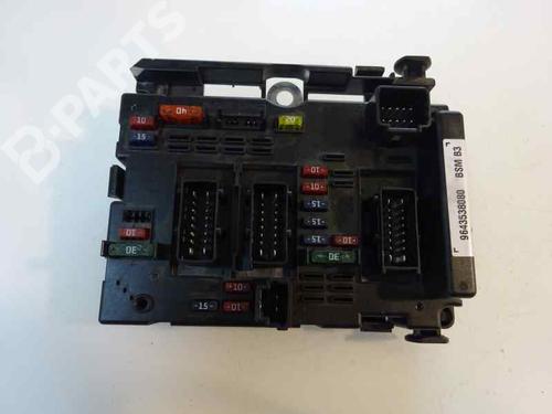 Used Fuse box CITROËN XSARA (N1) 1.9 D (68 hp) 917977