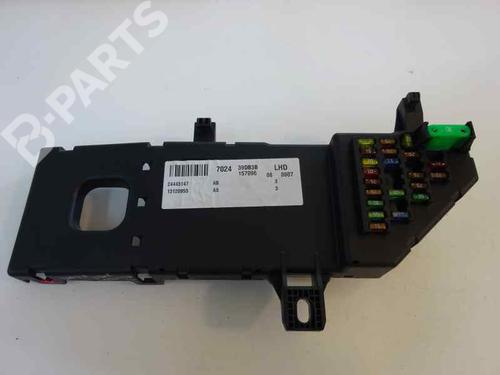 Used Fuse box OPEL VECTRA C (Z02) 2.2 DTI 16V (F69) (125 hp) 1042633
