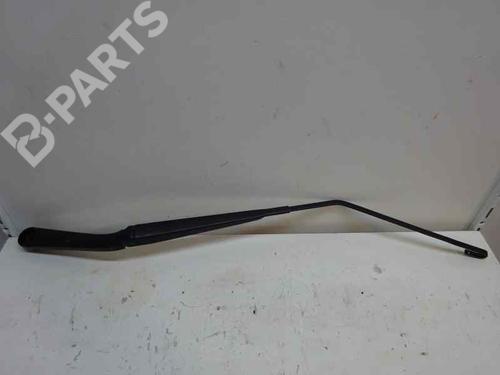 Used Front windshield wiper arm NISSAN JUKE (F15) 1.5 dCi (110 hp) 3469109