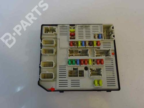 Used Fuse box RENAULT MEGANE III Hatchback (BZ0/1_, B3_) 1.5 dCi (106 hp) 2330549