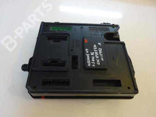 Used Fuse box RENAULT MEGANE III Hatchback (BZ0/1_, B3_) 1.5 dCi (86 hp) 2807109