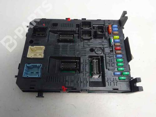 Caja reles / fusibles PEUGEOT 308 I (4A_, 4C_) 1.6 HDi (90 hp) 5829532