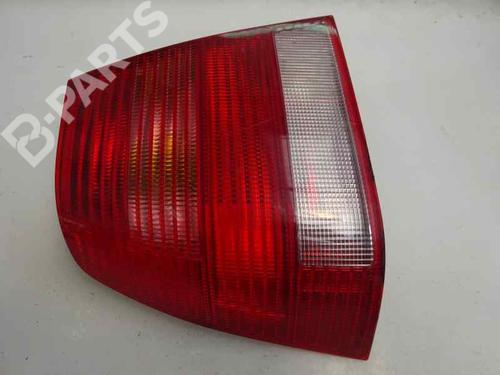 Feu arrière gauche VW BORA I (1J2) 1.6 16V (105 hp) 9873471