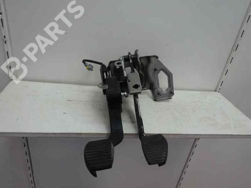 Pedal embrague PEUGEOT 208 I (CA_, CC_) 1.6 HDi / BlueHDi 75 (75 hp) 10115532