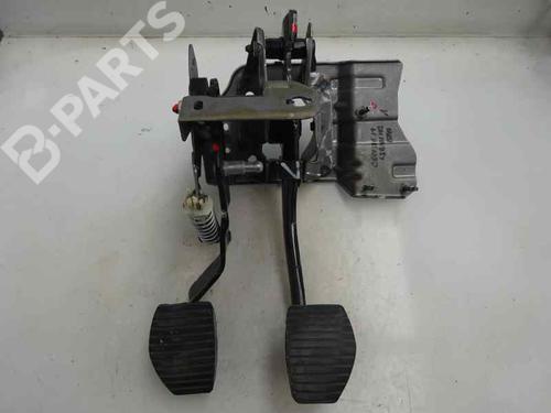 Clutch pedal CITROËN C-ELYSEE (DD_) 1.5 BlueHDi 100 (102 hp) 10159549