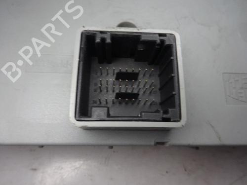 Used Fuse box Fuse box 10549667 10549667