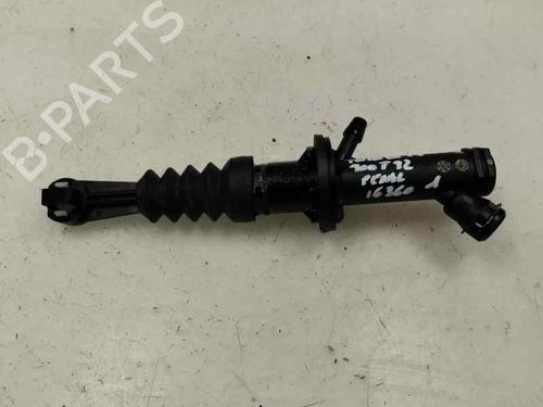 Used Clutch slave cylinder RENAULT TWINGO III (BCM_, BCA_) [2014-2025]  26567899