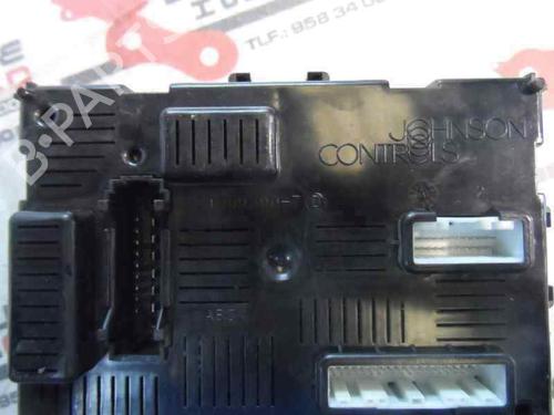 Used Fuse box RENAULT CLIO III Hatchback Van (SB_, SR_) 1.5 dCi (68 hp) 586455