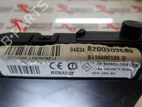 Used Fuse box Fuse box 1865761 1865761