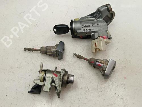 other-toyota-yaris-_p9_-2005-2006-2007-2008-2009-2010-2011-2012-2013-2014-35742515 main image