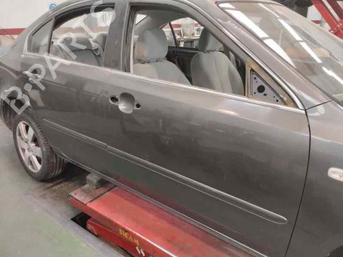 Used Right front door KIA MAGENTIS II (MG) [2005-2011]  26555404