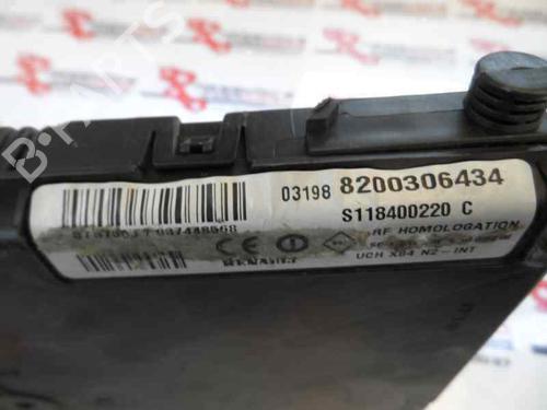 Used Fuse box RENAULT MEGANE II Saloon (LM0/1_) 1.9 dCi (LM0G, LM1G, LM2C) (120 hp) 1499633