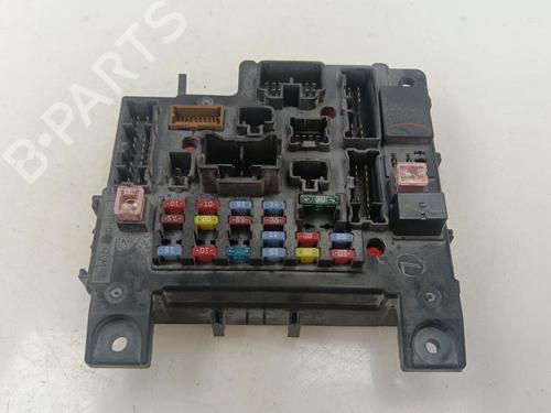 Used Fuse box Fuse box 39092032 39092032