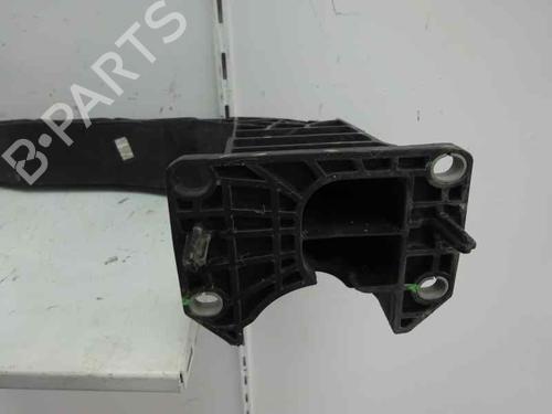 Used Front bumper reinforcement Front bumper reinforcement 7528007 7528007