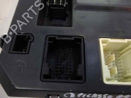 Used Fuse box Fuse box 6503752 6503752