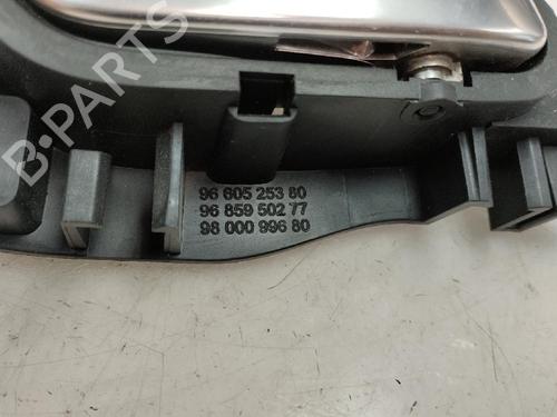 Used Front right interior door handle Front right interior door handle 19877956 19877956