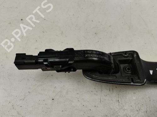 front-right-exterior-door-handle-ford-focus-iv-hn-jx7b-a22404-eb5fm6-2021-2018-19792878 main image